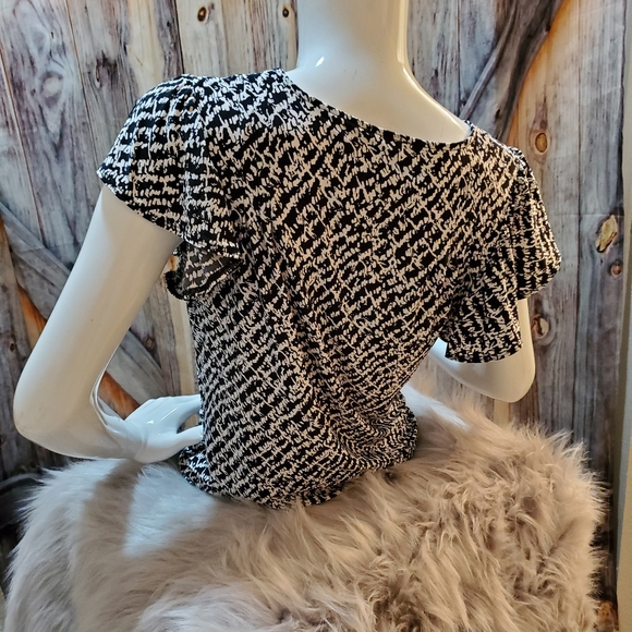 Black and white patterned blouse - Picture 2 of 2